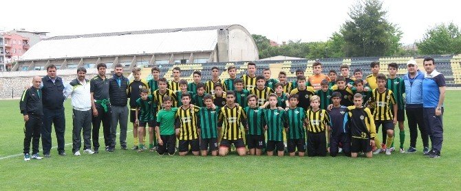Arslan: "Türk Futbolcunun Geleceği Aydınlık Görünüyor"