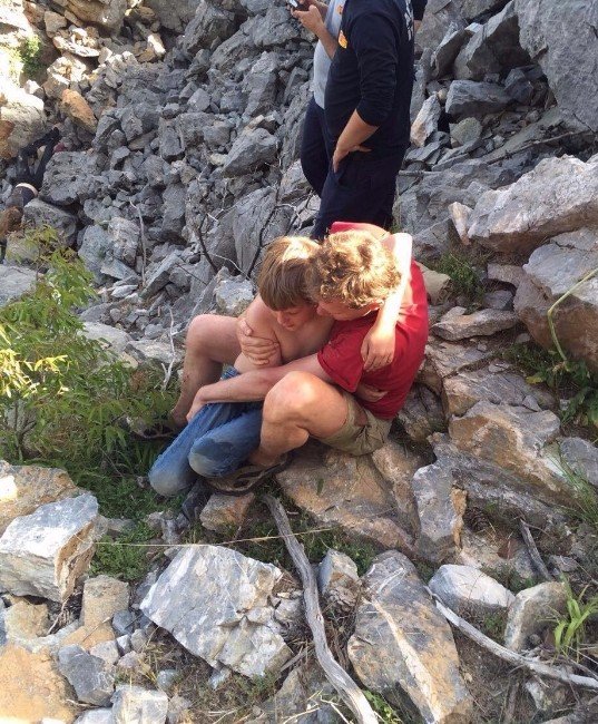 Kayalıklardan Düşen Hollandalı Turist Hayatını Kaybetti