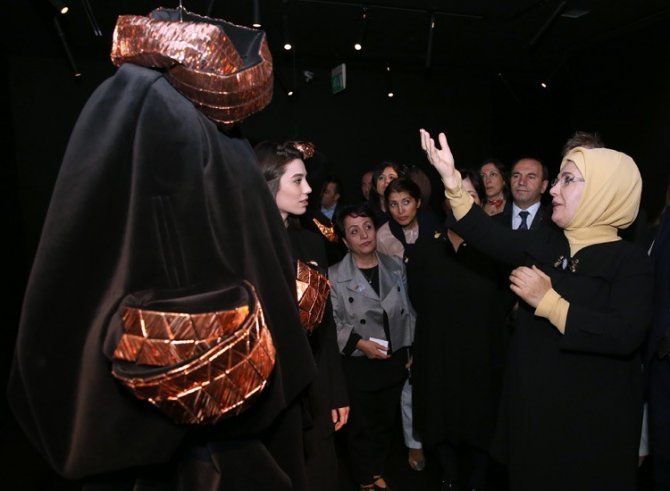 Emine Erdoğan, 'İzler Sergisi’nin açılışına katıldı