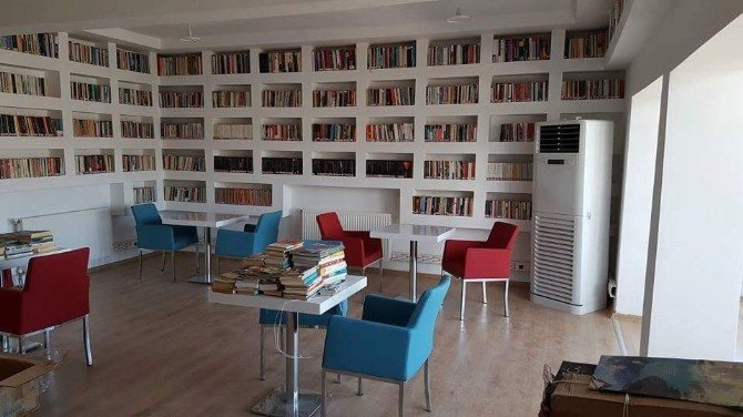 Eruhlu Gençler İçin "Kitap Kafe" Açıldı