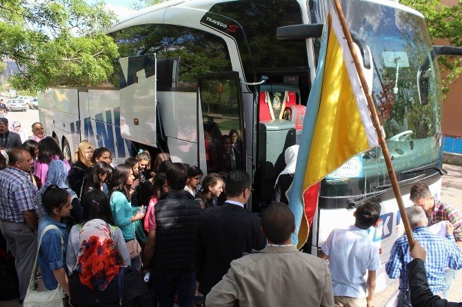 Gemerek’te Öğrenciler Çanakkale’ye Gönderildi