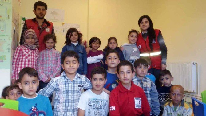 Suriyeli Çocuklar Kızılay Toplum Merkezinde Sosyalleşiyor
