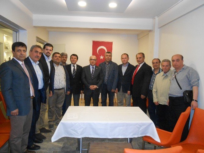 MHP’li Yönter, Eskişehir’deki Emirdağlılar Vakfına Onursal Üye Oldu