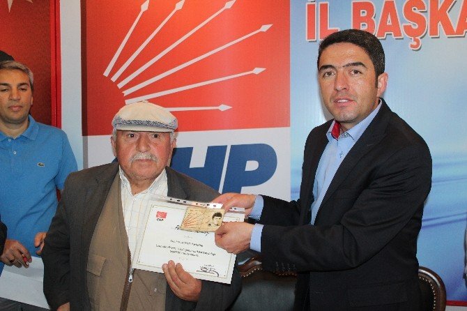 CHP İl Başkan Enver Kiraz Emektarlara Onur Belgesi Verdi