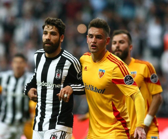 Kayserispor'u da 4-0 yenen Beşiktaş, zirvedeki yerini korudu