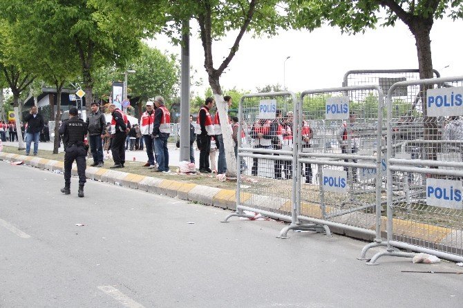 Bakırköy’deki 1 Mayıs Kutlamalarında, Vatandaşlar Dağılmaya Başladı
