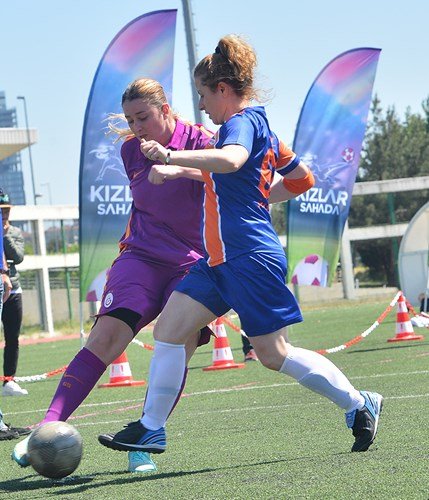 Kızlar Sahada Turnuvası'nda Galatasaray finali kovalıyor
