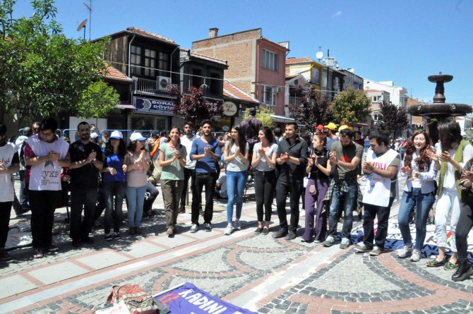 Edirne'de 1 Mayıs kutlamaları yürüyüşle başladı halayla bitti