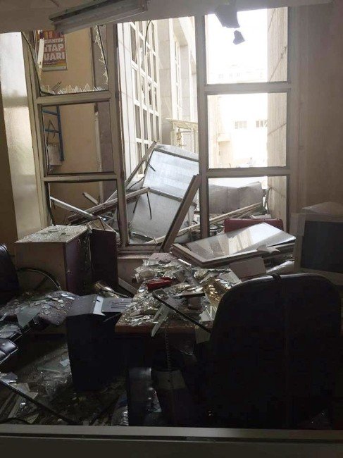 Gaziantep’teki Patlamada Büyükşehir Binasında Da Hasar Oluştu