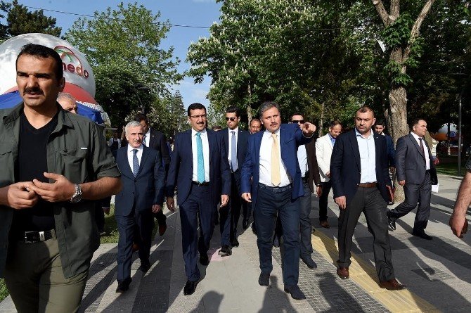 Bakan Tüfenkci, Hürriyet Parkı’nda İnceleme Yaptı