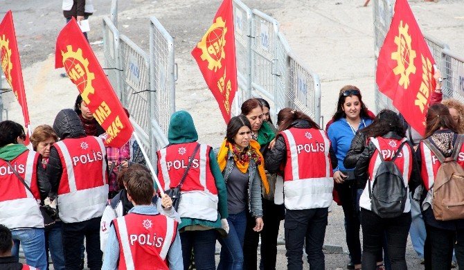 Bakırköy’de Gruplar Kortej Halinde Alana Gelmeye Başladı