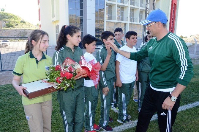 Öğrencilerden, Alima Yeni Malatyaspor’a Moral Ziyareti