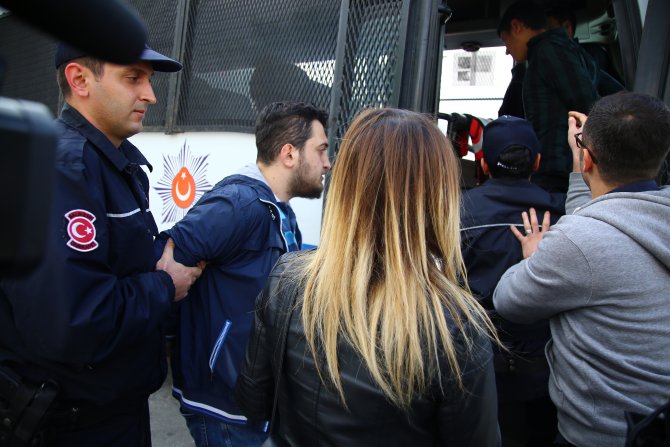 Taksim’e girmek isteyen şahısların çantasından molotof çıktı