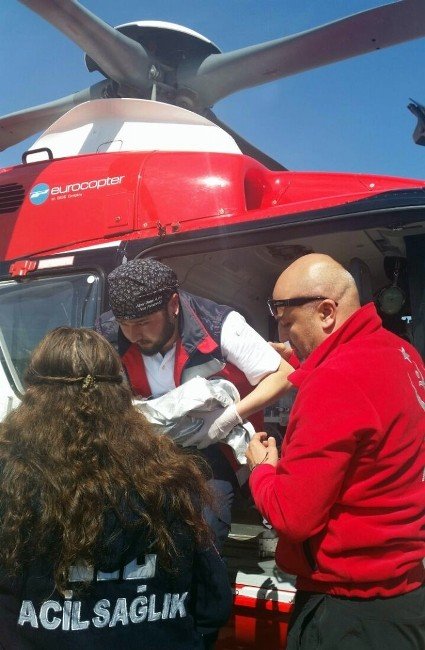 Ambulans Helikopter 2 Günlük Bebek İçin Havalandı