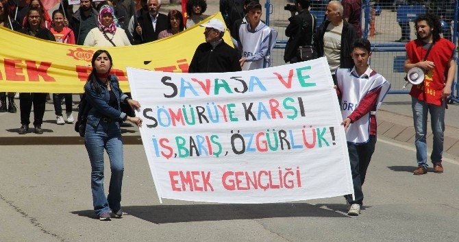 Sivas’ta 1 Mayıs Halaylarla Kutlandı