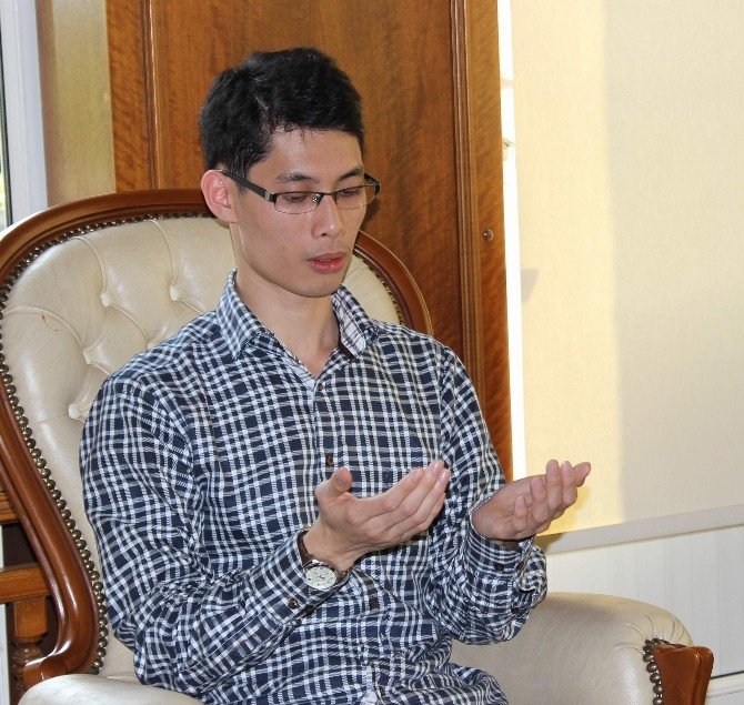 Vietnamlı Ateist Genç Bursa’da Müslüman Oldu