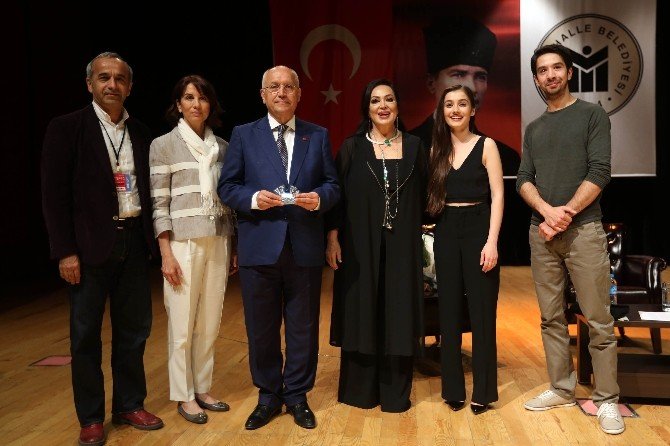 Türkan Şoray Yenimahalle Seyircisine Hayran Kaldı