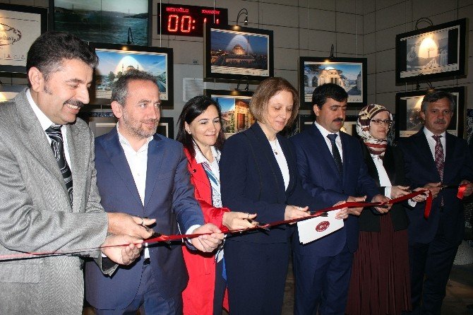Bezmialem Valide Sultan’ı Anma Haftası Etkinlikleri Fotoğraf Sergisiyle Başladı