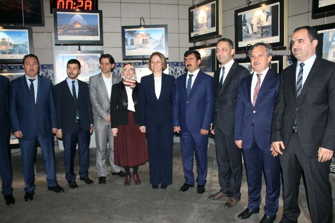 Bezmialem Valide Sultan’ı Anma Haftası Etkinlikleri Fotoğraf Sergisiyle Başladı