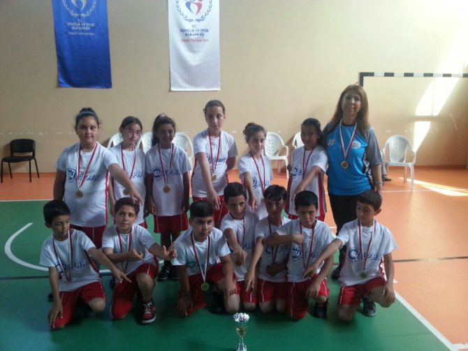 İlkokullararası mendil kapmaca turnuvası sona erdi