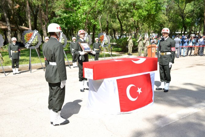 Diyarbakır'da şehit olan Jandarma Uzman Çavuş Ayyıldız memleketine uğurlandı
