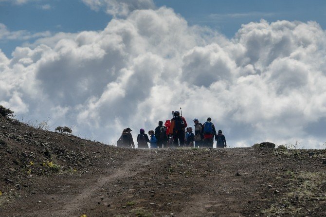 Gümüşhaneli Dağcılar Aynı Günde 5 Ayrı Zirveyi Aştılar