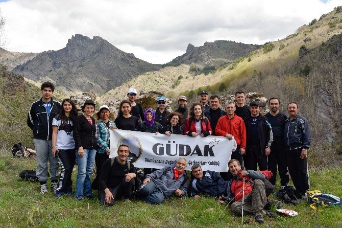 Gümüşhaneli Dağcılar Aynı Günde 5 Ayrı Zirveyi Aştılar