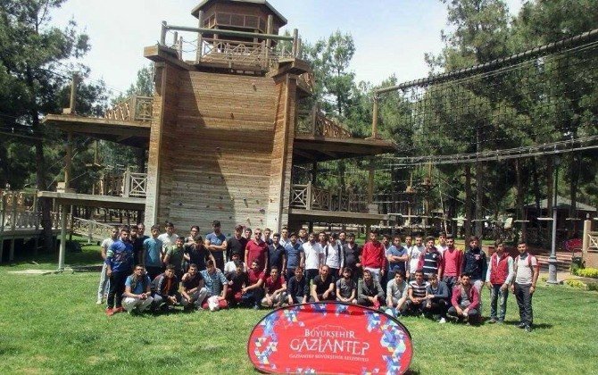 Üniversite Öğrencileri Macera Parkı’nda