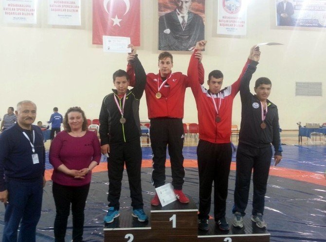 Başakşehirli Pehlivanlar Kayseri’de Şampiyon Oldu