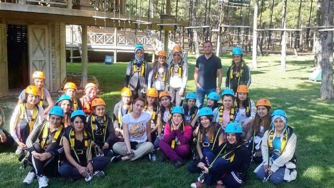 Üniversite Öğrencileri Macera Parkı’nda
