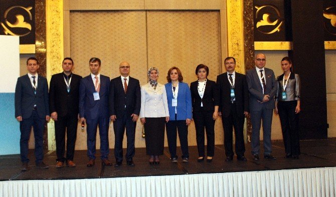 Sare Davutoğlu Konya’da Sempozyuma Katıldı