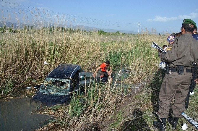 Seydişehir’de Otomobil Sulama Kanalına Uçtu: Üç Yaralı