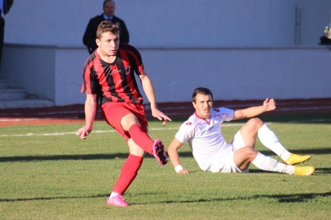 Genç Futbolcu Mehmet Alper’e Yakın Takip