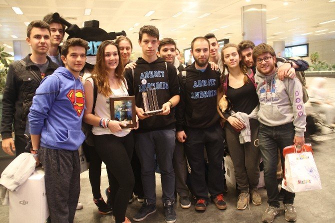 Türk Öğrenciler Amerika’dan Ödülle Döndü