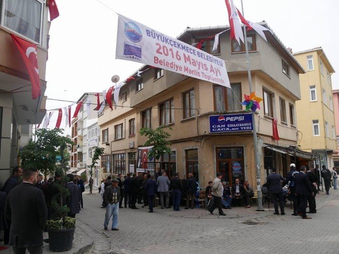 Belediye Meclisi Köy Kahvehanesinde Toplandı