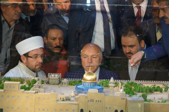 Mescid-i Aksa maketinde Kudüs'ten getirilen toprak kullanıldı