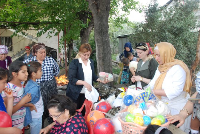 Türk Anneler Derneği, Miraç Kandili'nde çocukları sevindirdi