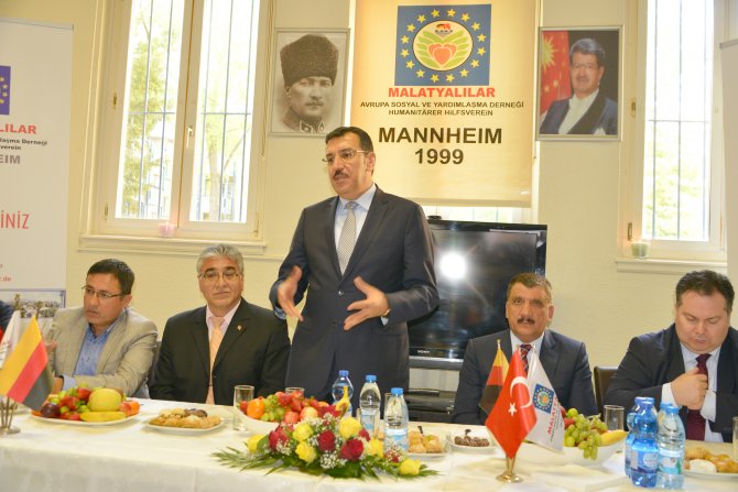 Bakan Tüfenkci, Almanya’daki hemşehrileri arasındaki buzları eritti