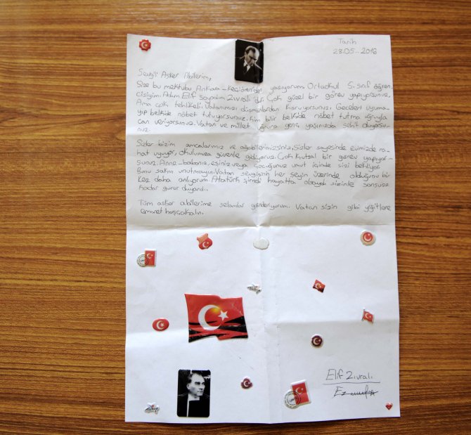 Askerlere moral olarak gönderdiği mektubu amcası okudu