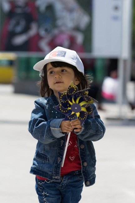 AB ’9 Mayıs Avrupa Günü’nü’ Anneler Günü İle Birleştirdi