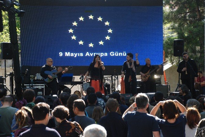 AB ’9 Mayıs Avrupa Günü’nü’ Anneler Günü İle Birleştirdi