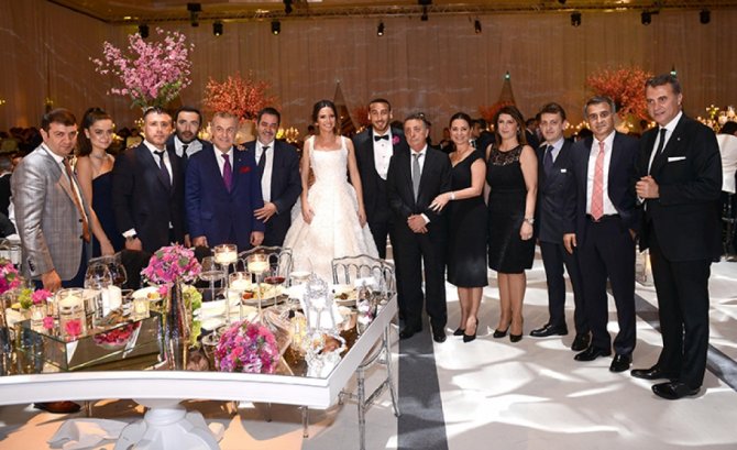 Beşiktaş'ın golcüsü Cenk Tosun evlendi