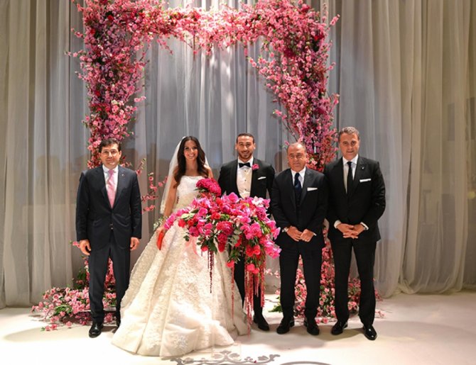 Beşiktaş'ın golcüsü Cenk Tosun evlendi