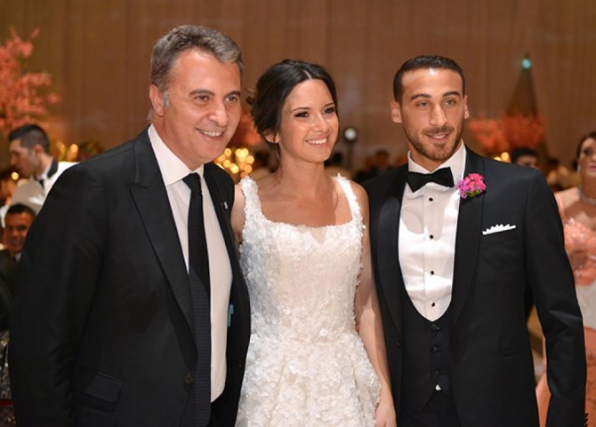 Beşiktaş'ın golcüsü Cenk Tosun evlendi