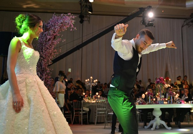 Beşiktaş'ın golcüsü Cenk Tosun evlendi