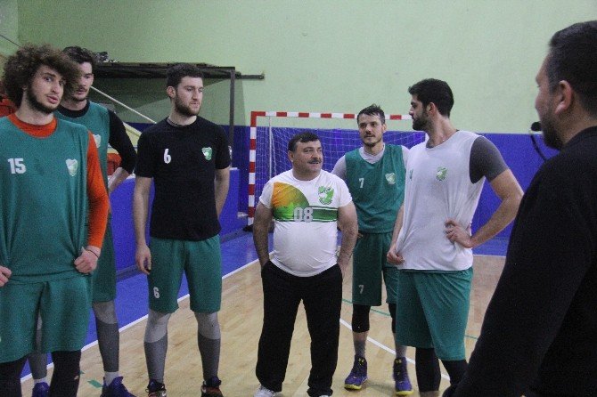 Artvin Belediye Başkanı Mehmet Kocatepe basketboldaki hünerlerini sergiledi