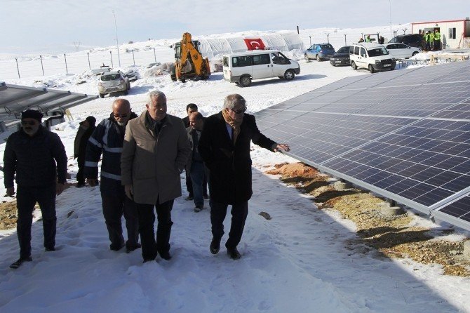 Başkan Memiş, tamamlanan güneş enerjisi santralinde incelemelerde bulundu