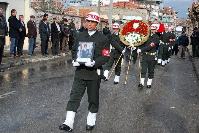 Kore Gazisi son yolculuğuna askeri törenle uğurlandı