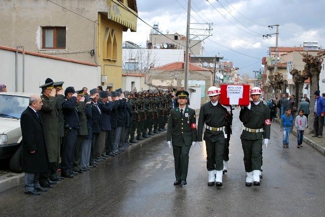 Kore Gazisi son yolculuğuna askeri törenle uğurlandı