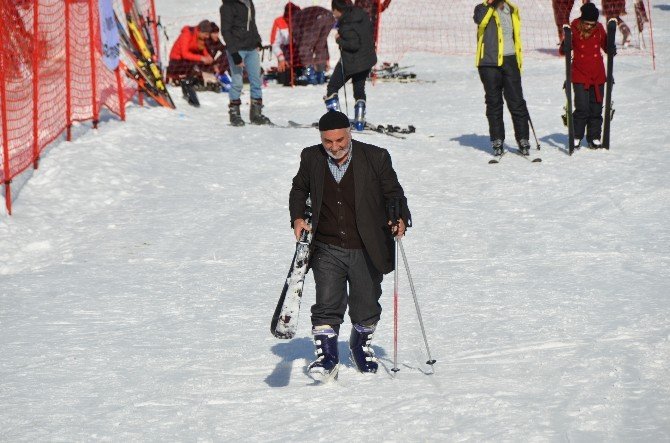 Ergan Kayak Merkezinde 76’lık dedenin kayak keyfi